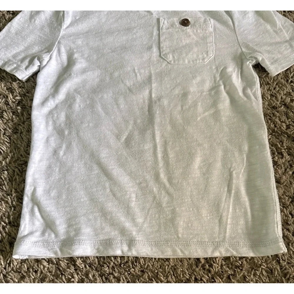 Old Navy Boys White Front Pocket Short Sleeve Tee Size 5T‎